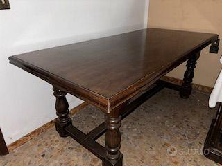 Tavolo in legno massello con due cassetti