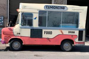 Furgone inglese per vendita di gelati e bibite
