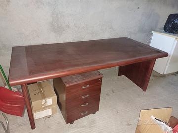 scrivania effetto radicale con cassettiera 