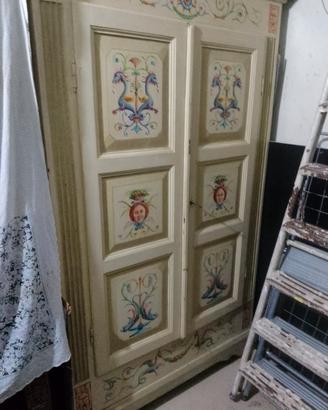 armadio decorato a mano 