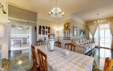 Cinquelocali con due terrazze, cantina e garage.