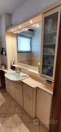 Bagno larghezza 170 cm con specchiera e pensile