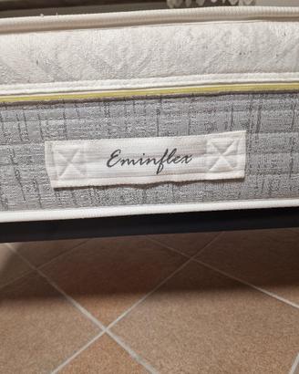 mezzo letto con doghe in legno  e materasso emifle
