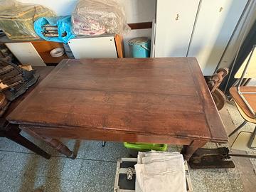 Tavoli in legno antichi