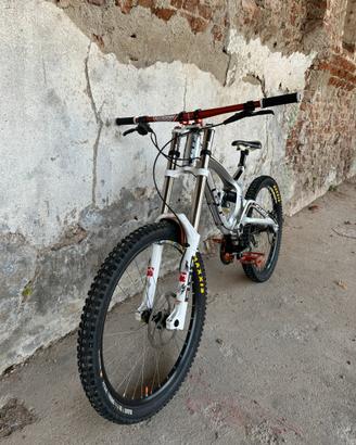 BICICLETTA DOWNHILL GT FURY