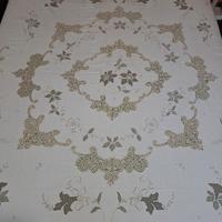 copriletto matrimoniale ricamato a mano a tombolo 