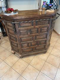 mobile bar con sgabelli