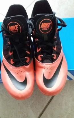Scarpe atletica con chiodi