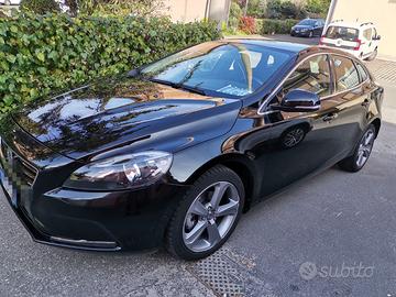 Volvo v 40.  41000 lm