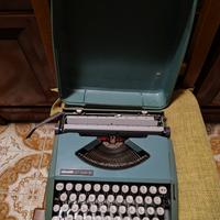 Macchina da scrivere Olivetti 82