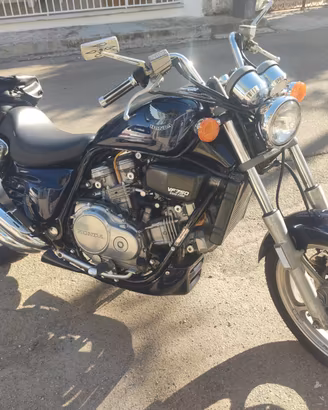Honda VF 750 C Magna (1988). Iscritta ASI