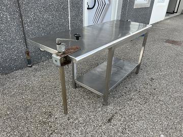 Banco da lavoro con apriscatole L160 x P60