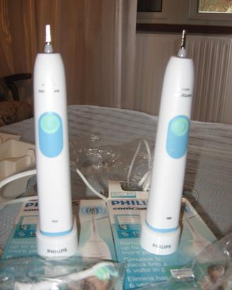 2 spazzolini elettrici philips sonicare seria 2