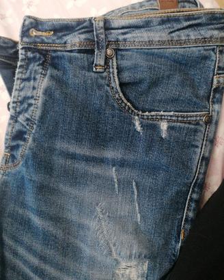 pantaloni 