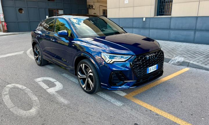Audi q3 sporback identity black