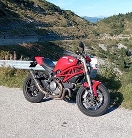 Ducati Monster 1100 evo