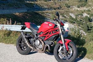 Ducati Monster 1100 evo