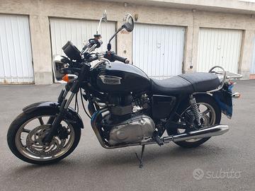 Triumph bonneville se