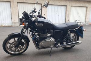 Triumph bonneville se