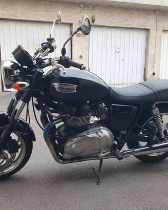 Triumph bonneville se