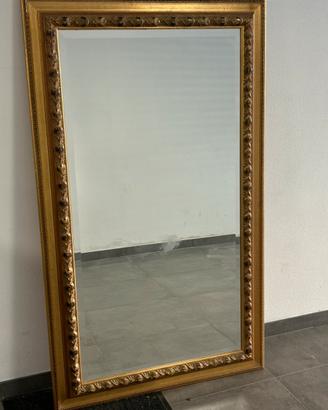 Specchio con cornice in legno dorato