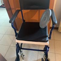 Sedia comoda a rotelle