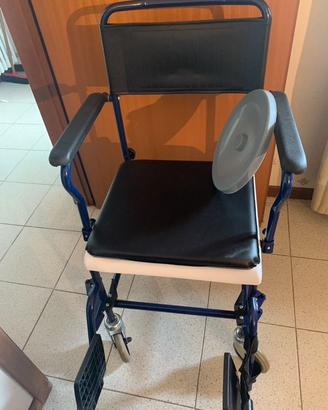 Sedia comoda a rotelle