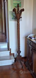 Appendiabiti in legno con intarsi