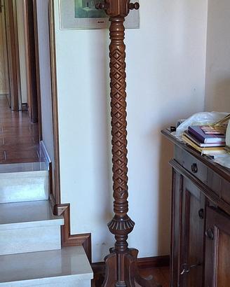 Appendiabiti in legno con intarsi