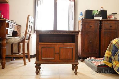 Comodino singolo in legno massello
