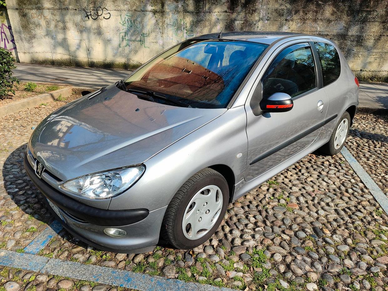 PEUGEOT 206