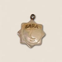 Ciondolo in Madreperla con Sole e nome SARA
