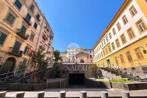 MONOLOCALE A NAPOLI