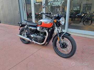 Triumph Bonneville T100 IN PROMO