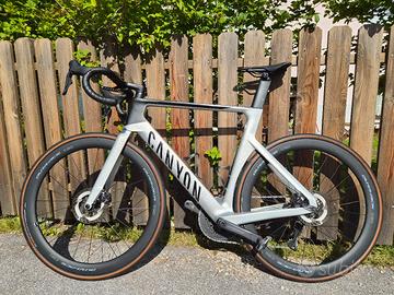 Canyon aeroad CF SLX 8 Di2 
