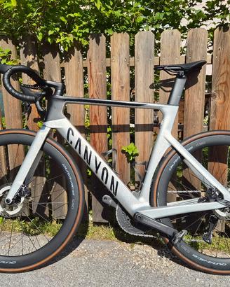 Canyon aeroad CF SLX 8 Di2 