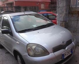 TOYOTA Yaris - 2000