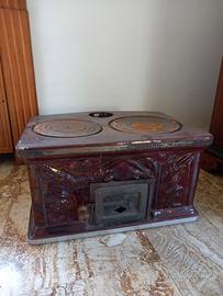 Stufa a legna in ceramica