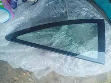 vetro posteriore fisso Opel Corsa D 3 porte destra