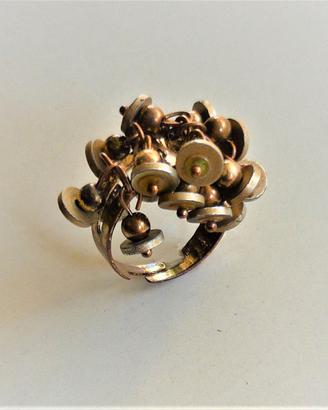 Anello regolabile con pendenti