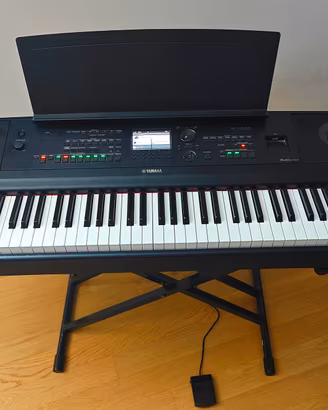 Pianoforte Yamaha DGX 670 + borsa trasportabile
