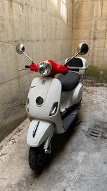 Vespa 50 S 2009 Bianca e Rossa