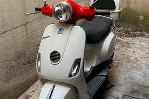 Vespa 50 S 2009 Bianca e Rossa