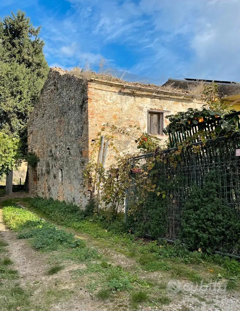 Casa rustica con terreno edificabile - Vista 2