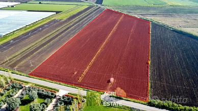 Terreno agricolo 4 ettari fronte strada con pozzo