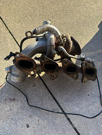 turbocompressore con collettore di scarico