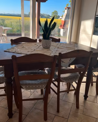 Tavolo pranzo con sedie