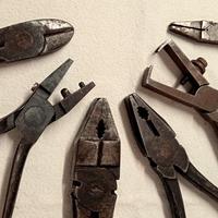 VECCHI ARNESI ATTREZZI UTENSILI VINTAGE 