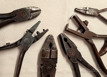 VECCHI ARNESI ATTREZZI UTENSILI VINTAGE 