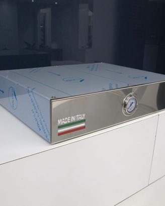 Depuratore d’acqua ad osmosi sottozoccolo.